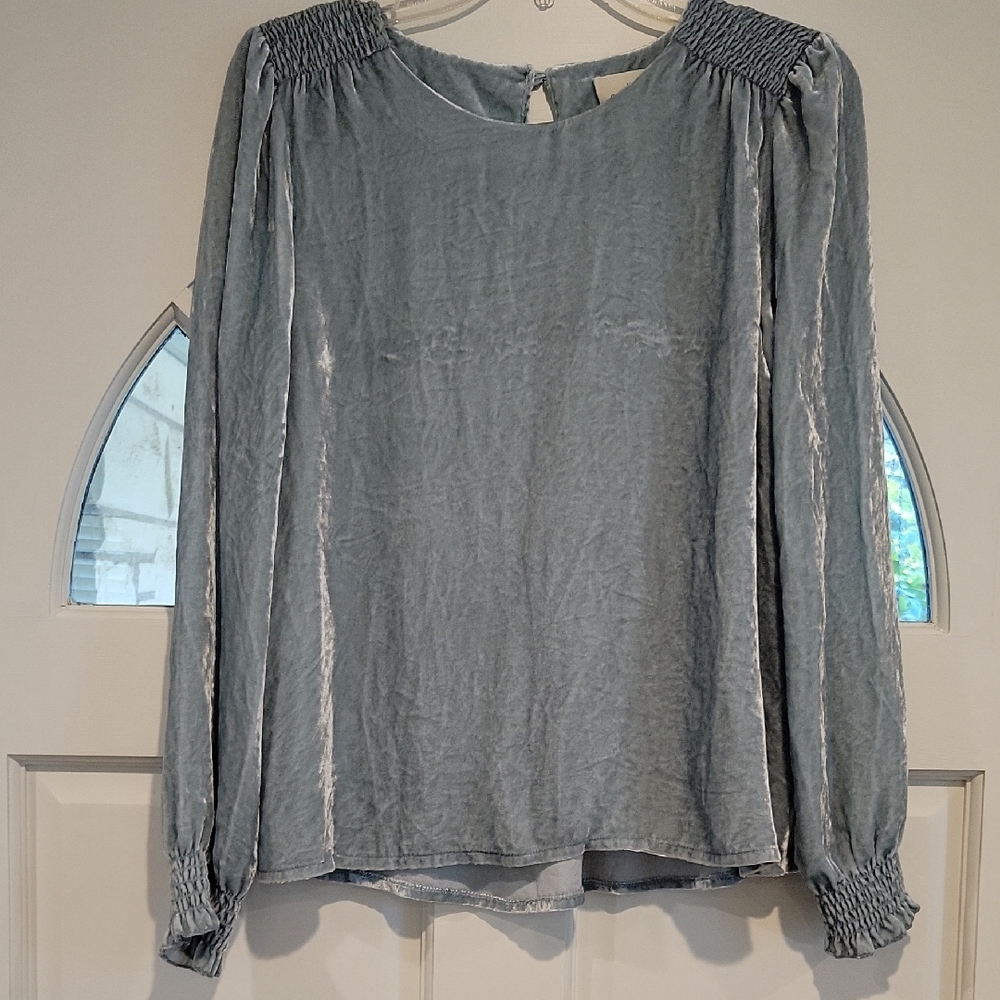 Women's Light Gray Long Sleeve Smocked Shoulder Blouse